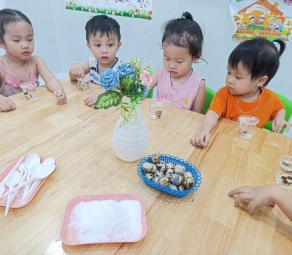 TIẾT HỌC THÍ NGHIỆM: TRỨNG NỔI – TRỨNG CHÌM